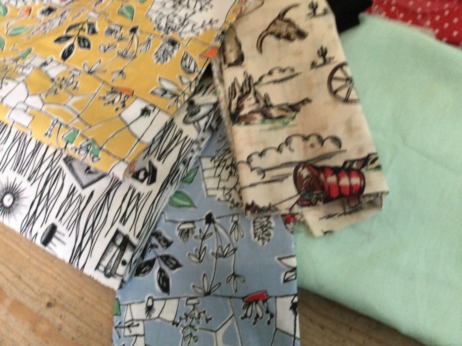 10 good size mixed Patchwork pieces,Doghouse Vint… - image 2