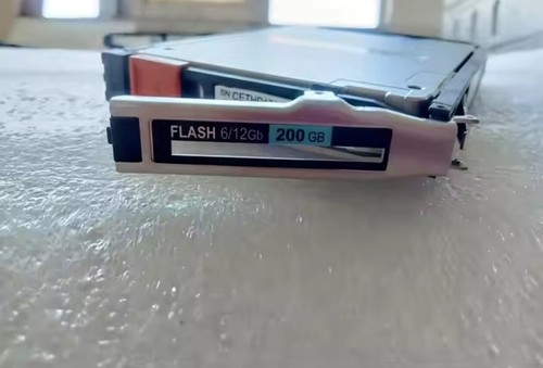 EMC D3-2S12FX-200 200GB 005051589 005051585 SAS Hot Swap Solid State Drive - Afbeelding 2 van 6