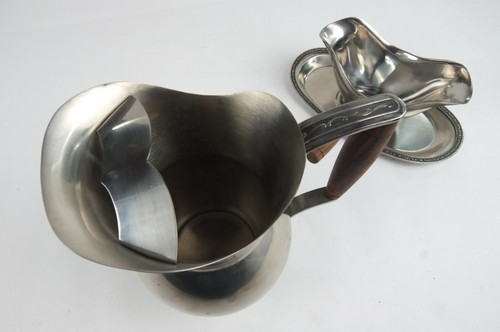 ONIEDA 18/8 Stainless Pitcher & Gravy Boat Wood Handles and Ice Guard, Vintage - Picture 5 of 15