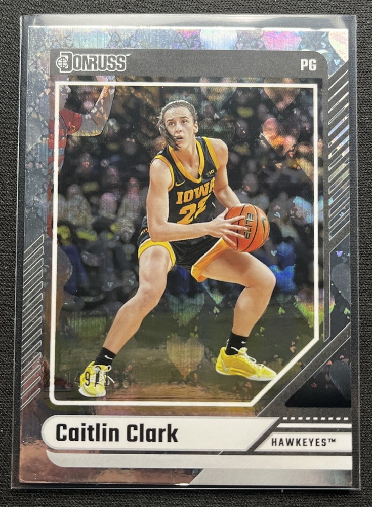 Caitlin Clark 2024 Panini Caitlin Clark Collection Floating Hearts 149/199 #6