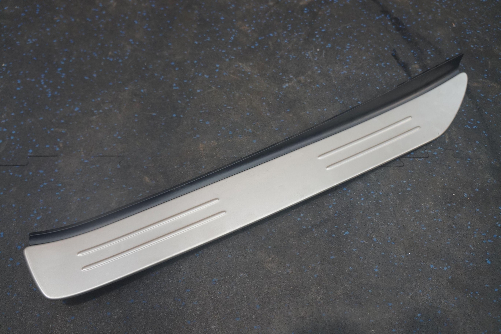 Door Sill Scuff Plate Trim Panel 51477200423 Oem Rolls Royce Ghost Series 2010