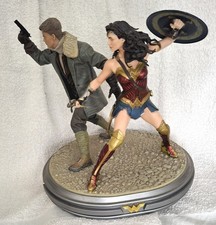 DC COLLECTIBLES WONDER WOMAN '75 - WONDER WOMAN & STEVE TREVOR 13" STATUE MINUS