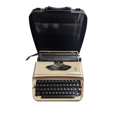 Vintage Privileg 270T Typewriter By Quelle International With Carrying Top RARE