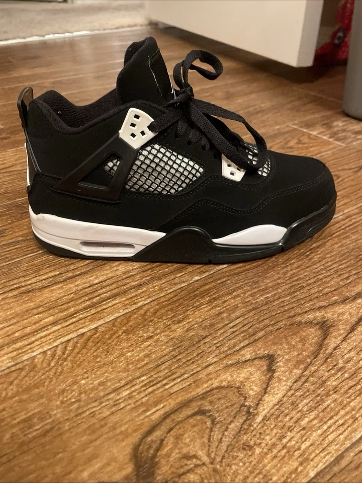 Air Jordan 4 Retro GS White Thunder Size 6.5 Slightly Used With Box - Image 3 of 4