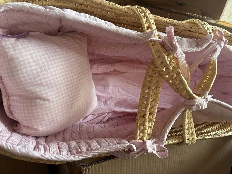 Cesta Moisés prístina de los años 90 para bebé real con forro, primer dueño, nunca usada Foto 2 de 2