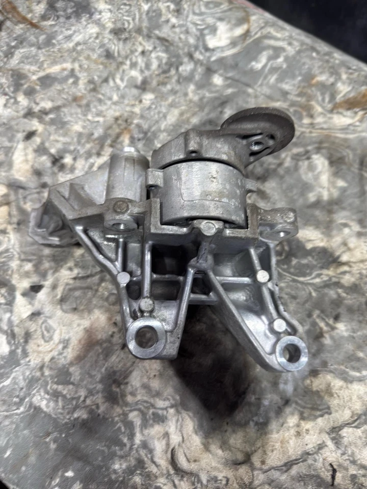 Tensor de correa Scion FR-S 2013-2016 con soporte OEM Foto 3 de 3