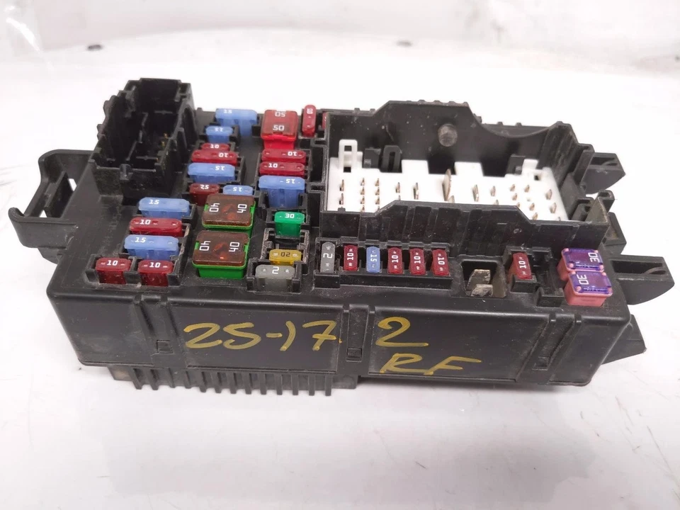 Gmc Sierra 1500 2019-2022 tablero de instrumentos de pasajero derecho interior caja de fusibles 84582037 Foto 2 de 4