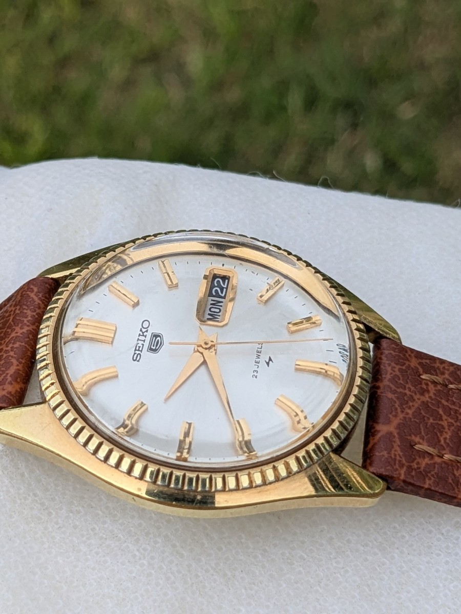 Vintage Seiko 5 Automatic Day/Date 5126-8050 Fluted bezel Men's