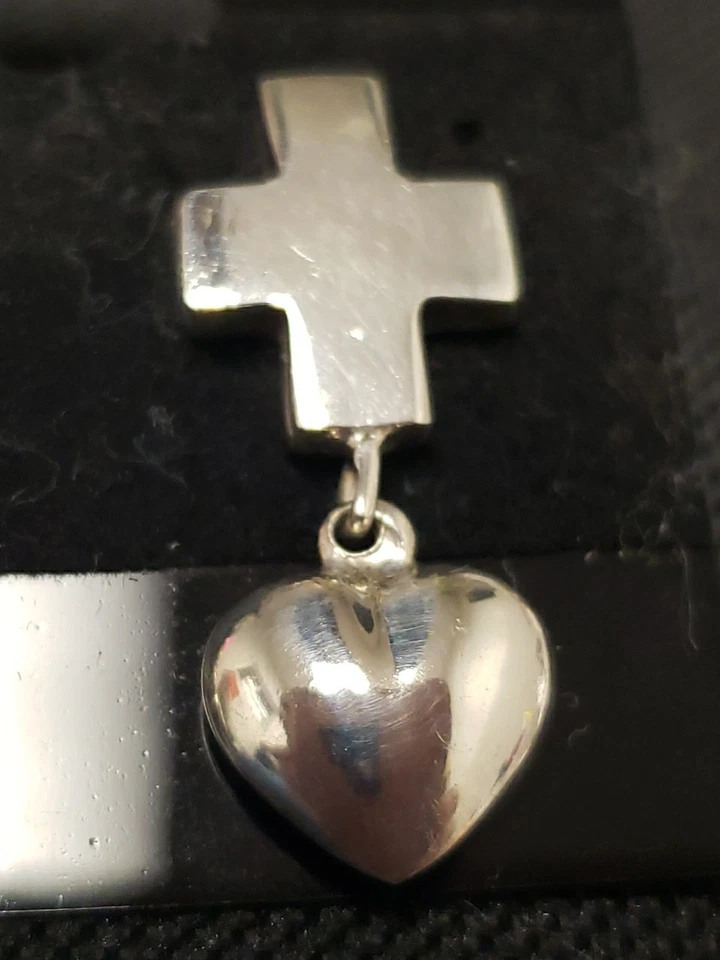 心形和十字架 ✝️ UNISEX 纯银悬垂耳环。 — 第 3/4 张图片