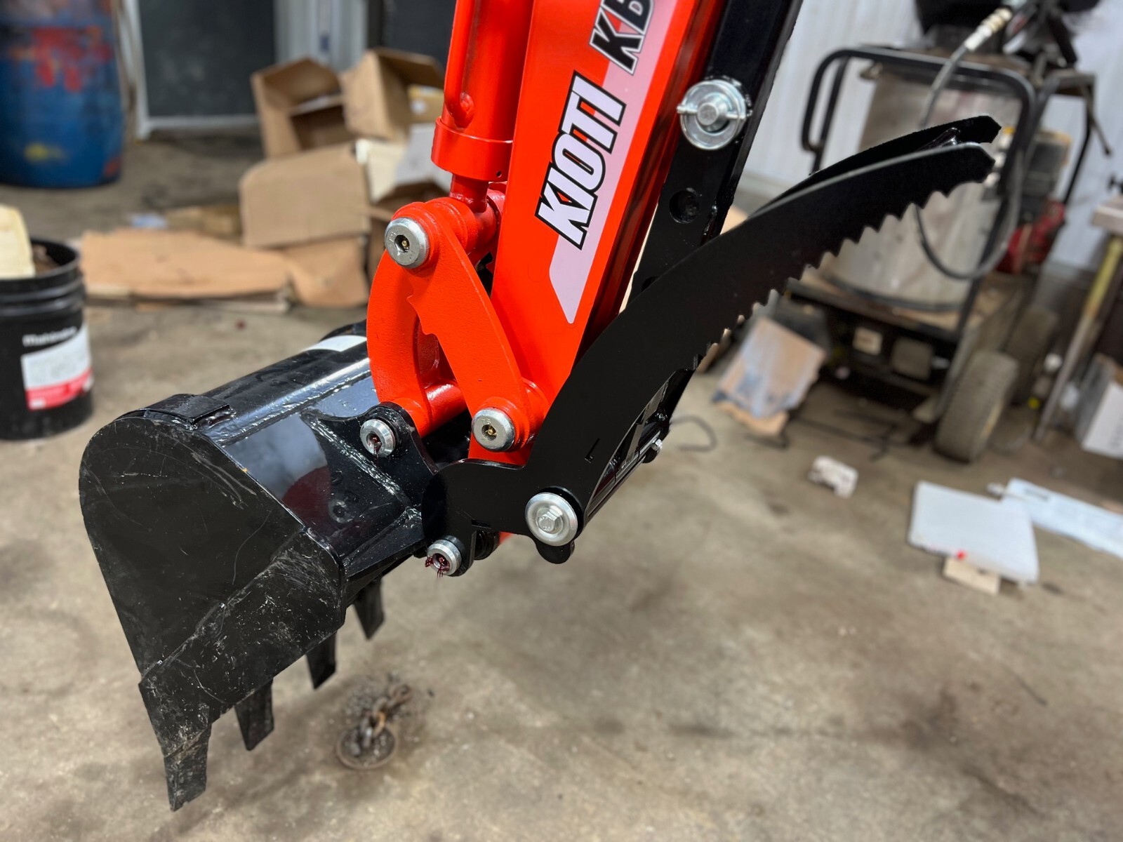 New OEM KIOTI CKA165 Backhoe Bucket Mechanical Thumb KB2465 & KB2475L