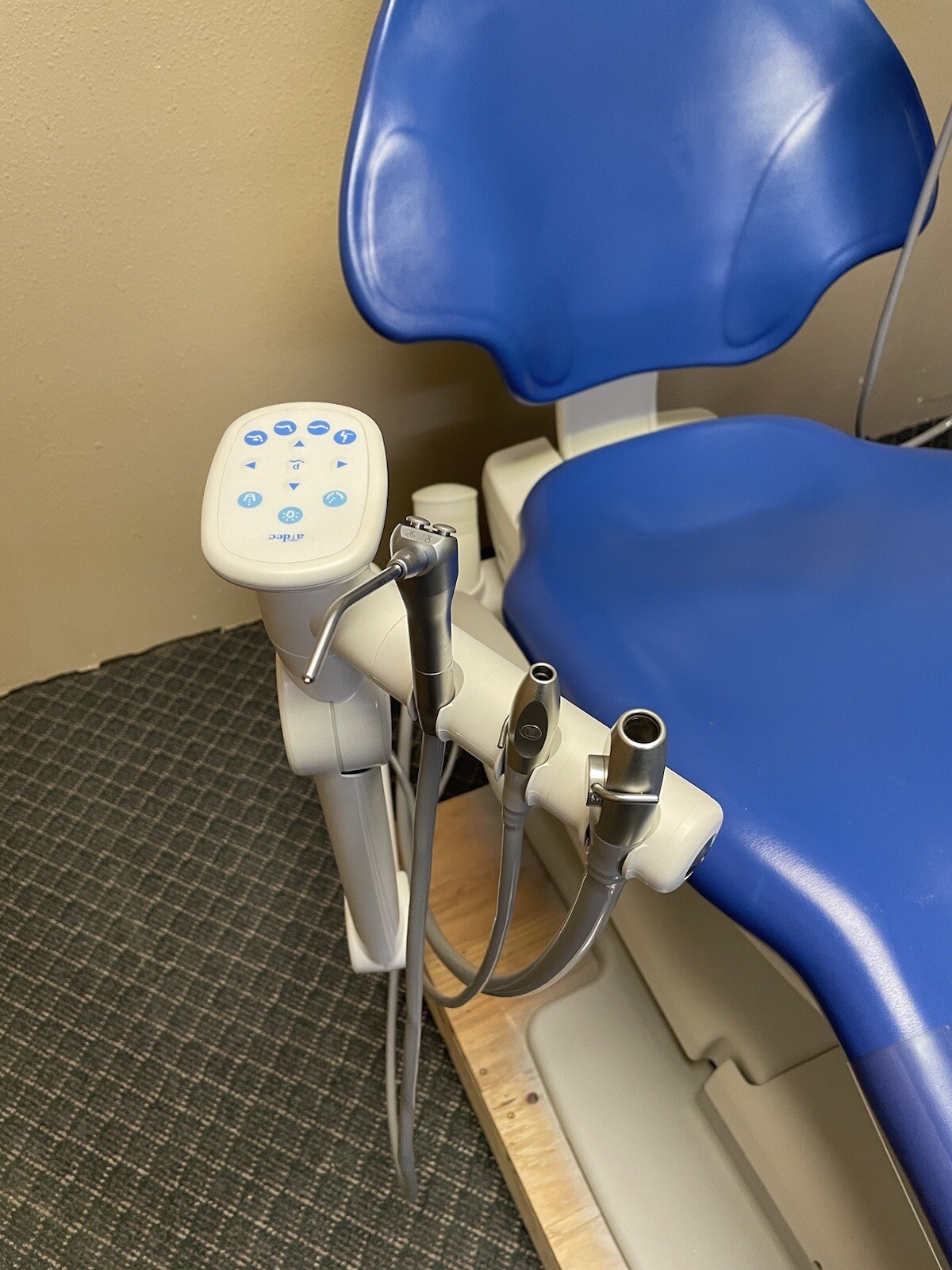 Adec 511 Dental Chair Package w/Adec 332 Radius Delivery, Assist Arm