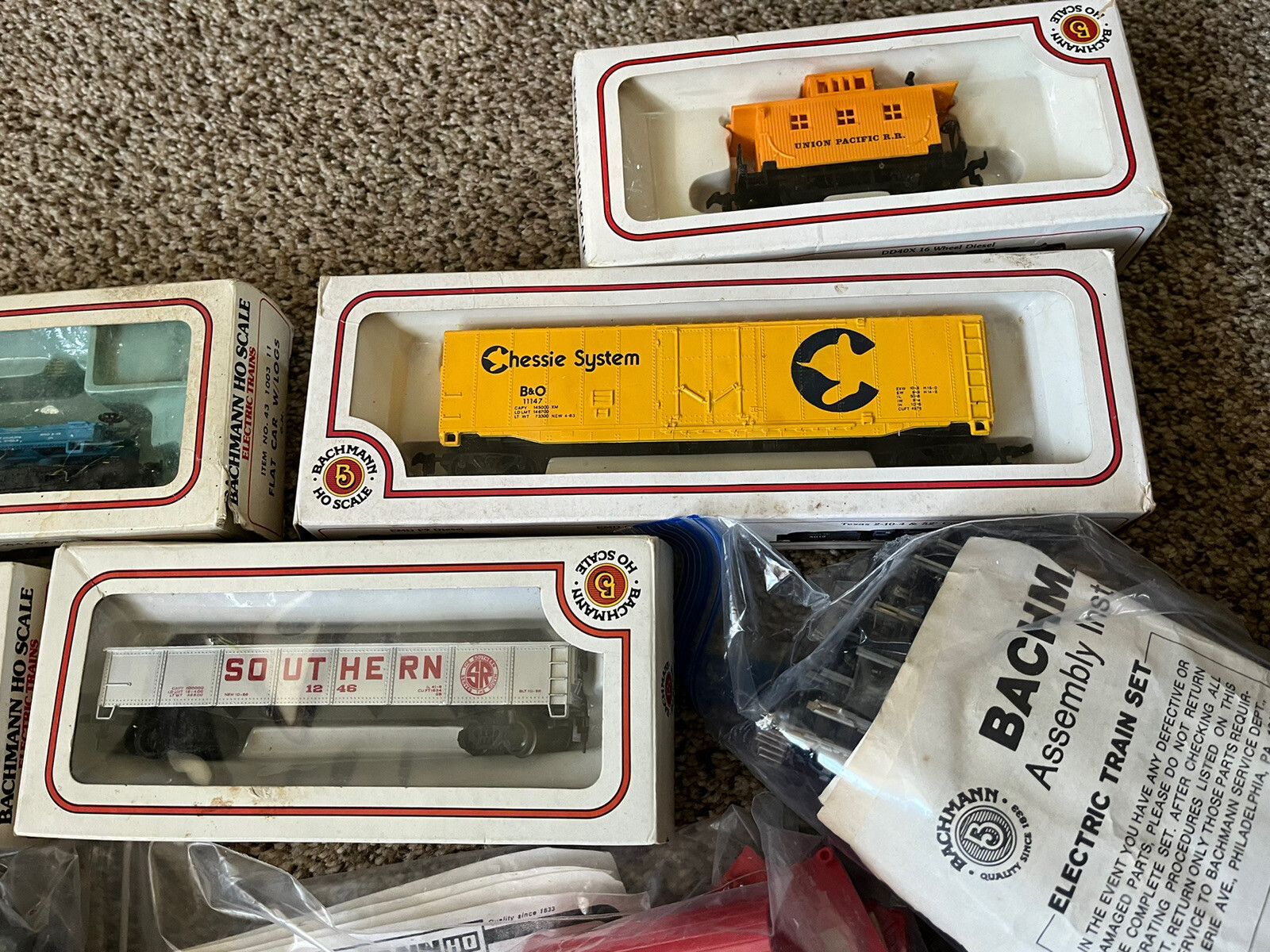 Bachmann HO Train Set lot Cars Buildings Tracks eBay