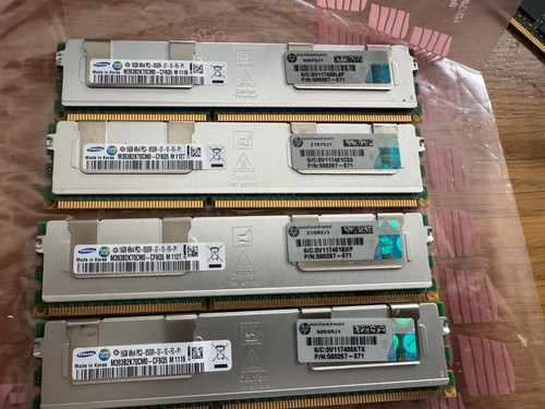 4x Samsung 16GB PC3-8500R DDR3-1066MHz 4Rx4 240pin RDIMM ECC M393B2K70CM0-CF8Q5