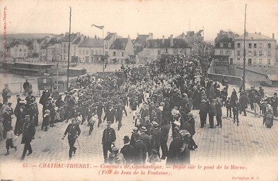 Old postcard 02 CHATEAU THIERRY / GYMNASTICS COMPETITION / PARADE ON THE BRIDGE OF THE MARN