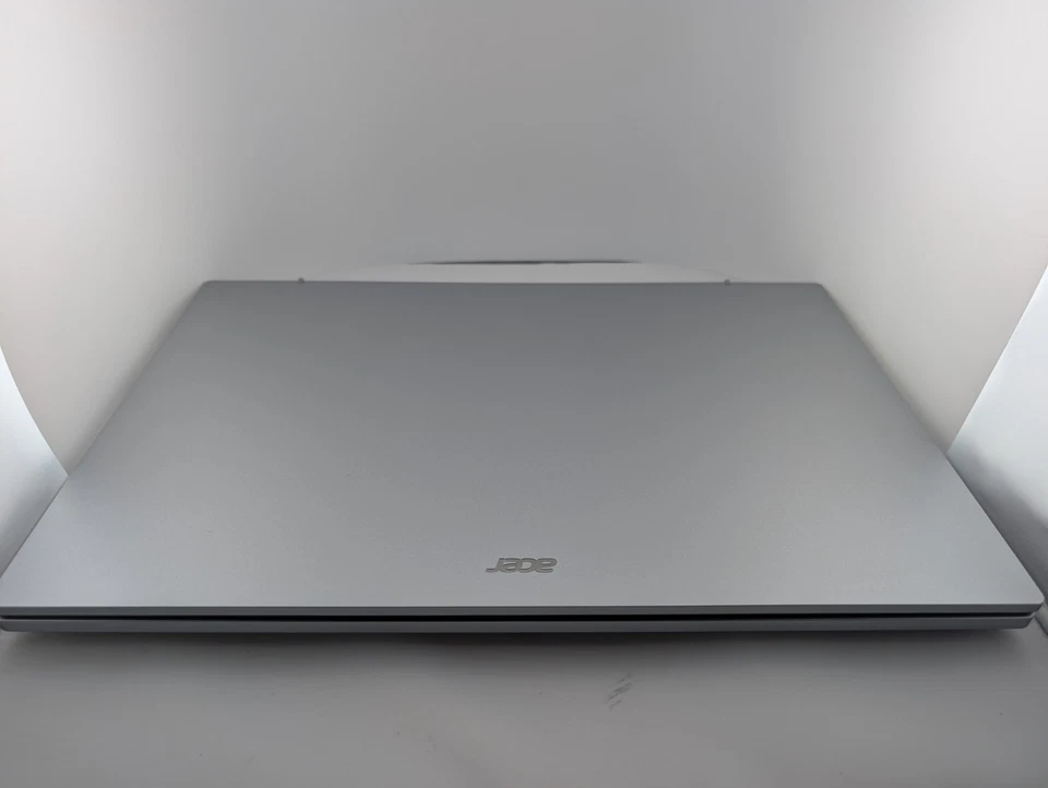 Portátil Acer Aspire 3 15.6" AMD Ryzen 5-7520U 8GB RAM 512GB SSD Win 11, Plateado Foto 2 de 4