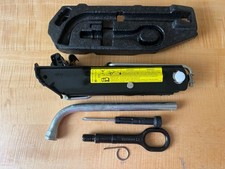 orig. Wagenheber mit Abschleppöse für VW Passat B6 & B7 ; Bauzeit: 2005 - 2015