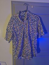 George men  s short sleeve button-up shirt in a navy blue base