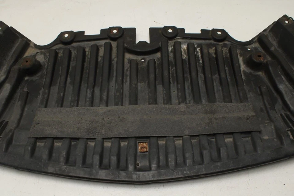 Protector contra salpicaduras delantero debajo del motor Mercedes-Benz E350 Sport 4MATIC 2010-2013 Foto 4 de 4