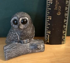 A WOLF ORIGINAL HAND CARVED SOAPSTONE OWL SCULPTURE MADE IN CANADA