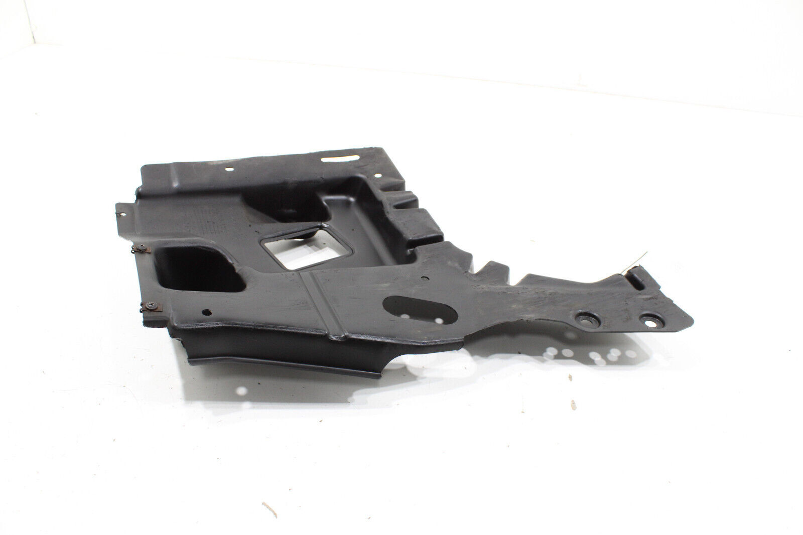 Maserati Levante 2017-2020 Front Right Body side shield