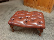 Lovely Vintage Leather Chesterfield Footstool In Very Good Condition