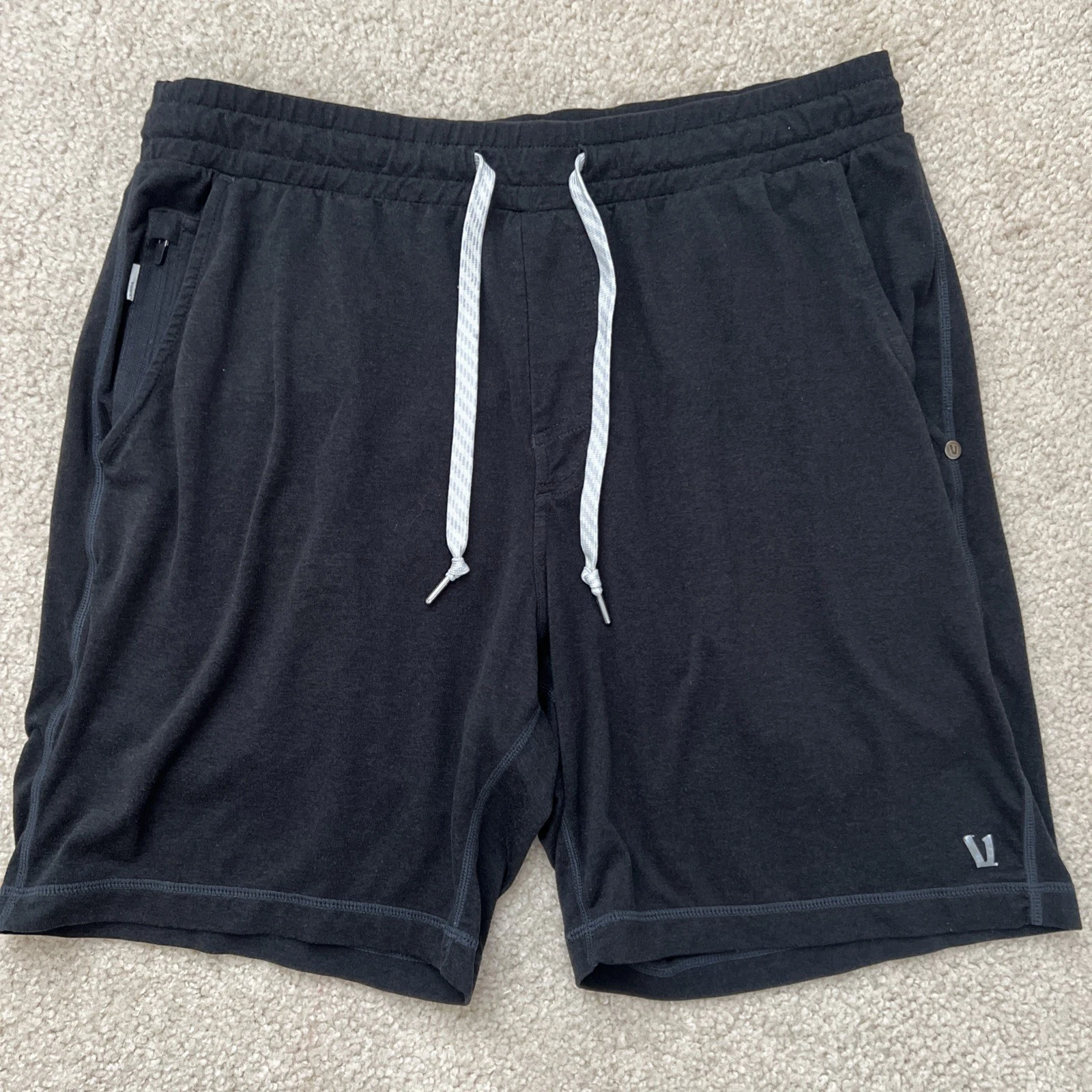 Vuori swest Shorts Mens size Medium Black Athleisure Gym soft fabric comfort