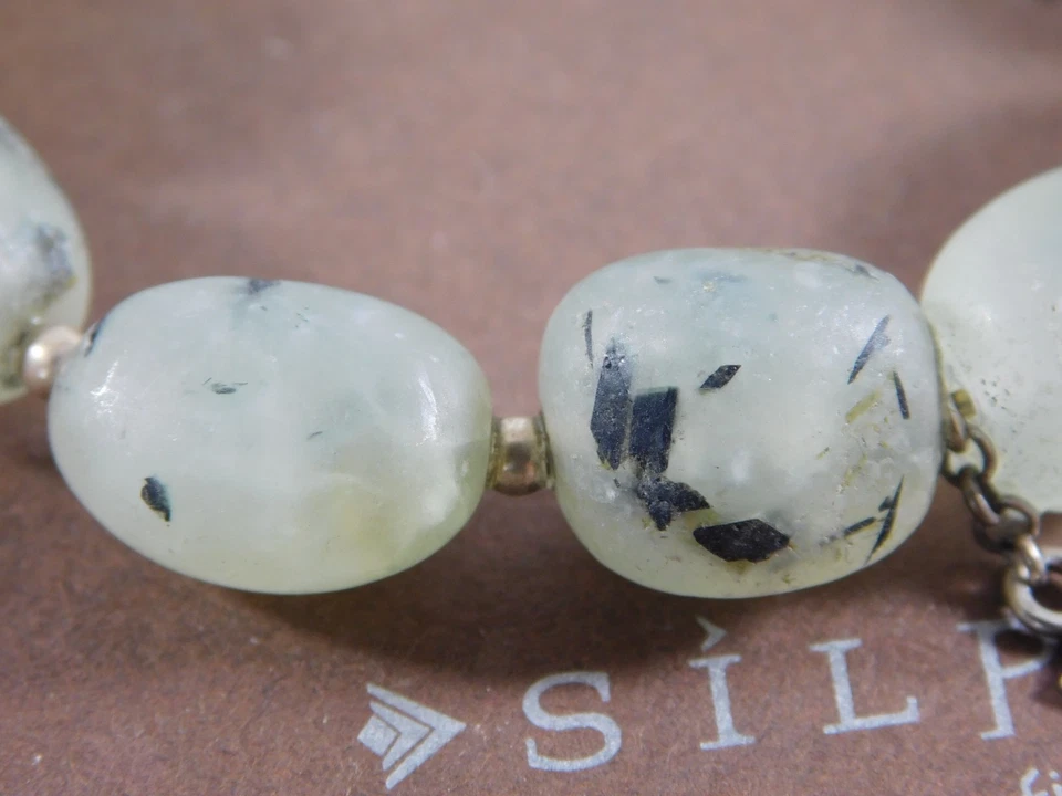 Pulsera elástica SILPADA B1798 con cuentas de prehnita verde plata de ley Foto 2 de 4