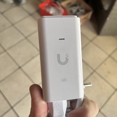 Ubiquiti PoE Injector Gigabit Power 24V Adapter, Weiß ohne Montageplatte