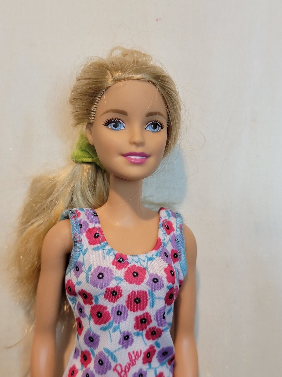 2016 Barbie White Background Dress doll DVX86 💖💖 VGUC 2016 Barbie White Background Dress doll DVX86 💖💖 VGUC