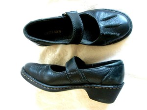 eastland mary jane shoes