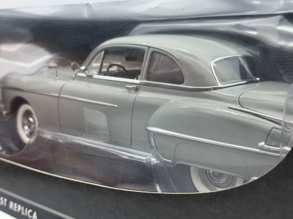 Ertl American Muscle Authentics 1950 Oldsmobile cupé, gris, escala 1:18, en caja Foto 4 de 4