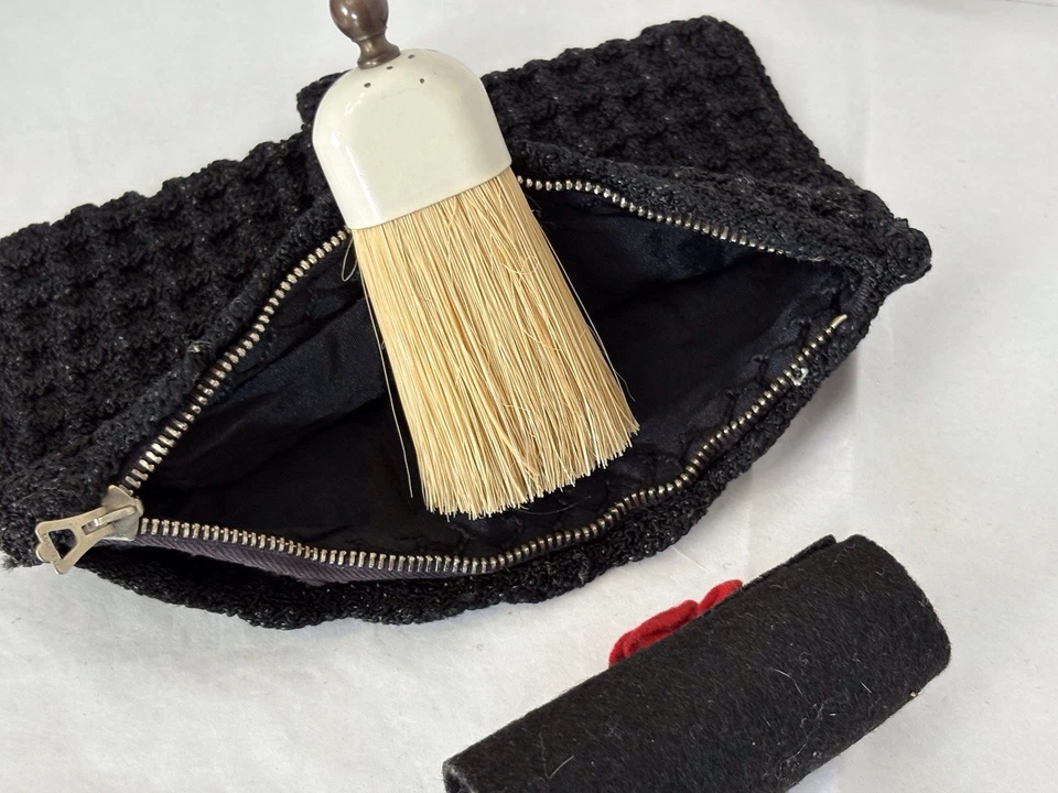 Bolso sin asas vintage de ganchillo negro y cepillo de ropa vintage para damas... ¡ACCESORIO! Foto 3 de 4