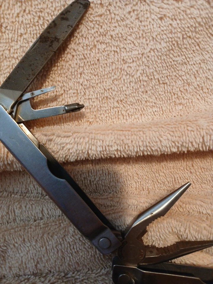 Herramienta multiherramienta Leatherman vintage Portland Oregon 1325473 con funda hecha en Estados Unidos Foto 3 de 4