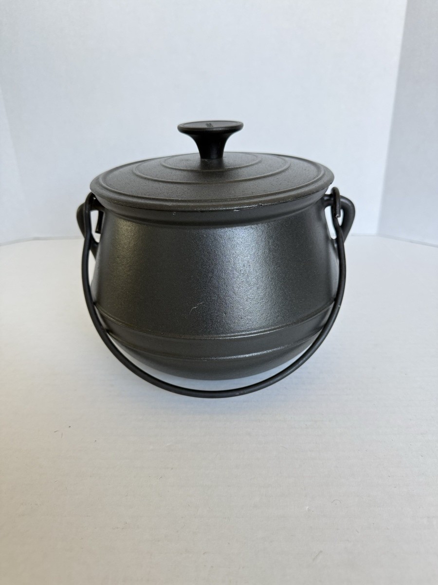 LE Creuset Cousances Vintage Bean Pot 16 Cast Iron Matte Black
