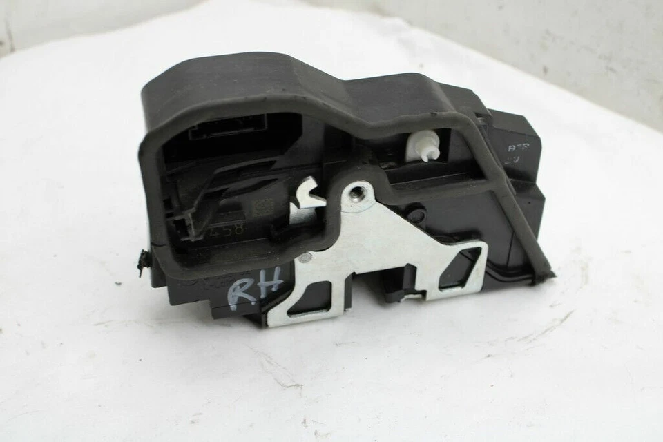 BMW M3 2010 cerradura de pestillo de puerta delantera derecha OEM usada Foto 2 de 4