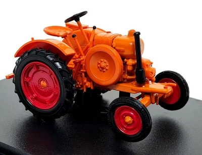 Hatchette 1/43 Scale - Allgaier R22 1952 Orange Diecast & Plastic model tractor - Image 1 of 2