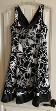 NINE WEST Sleeveless V Neck Dress Black White Size 8