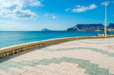 Wandbild: Blick auf die Strandpromenade von Calpe, Provinz Alicante, [...]