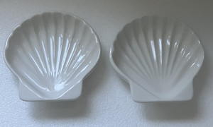 Set of 2 American Airlines Scallop Dishes  5" x 4.8"  Pre-owned & 1 Glaze Bubble