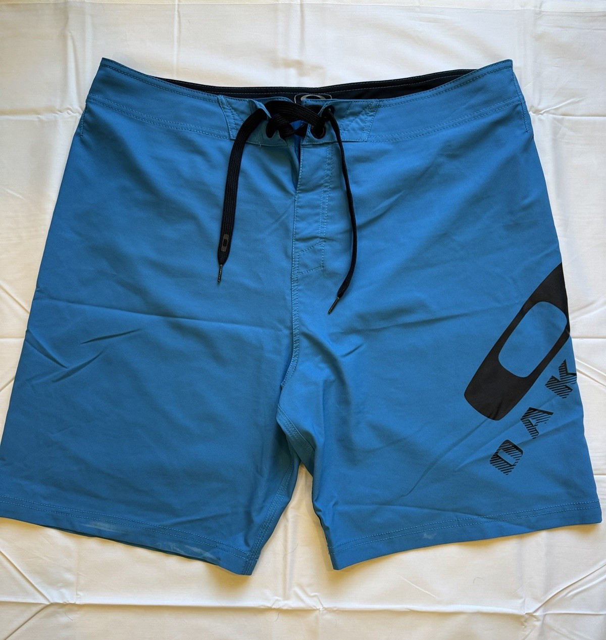 Oakley Men's Swim Board Shorts Blue Black Solid Pattern Size 38 Regular Bottom