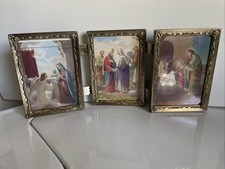 Impresiones trípticas de belén de la Virgen María de colección en marco con bisagras de latón ornamentado