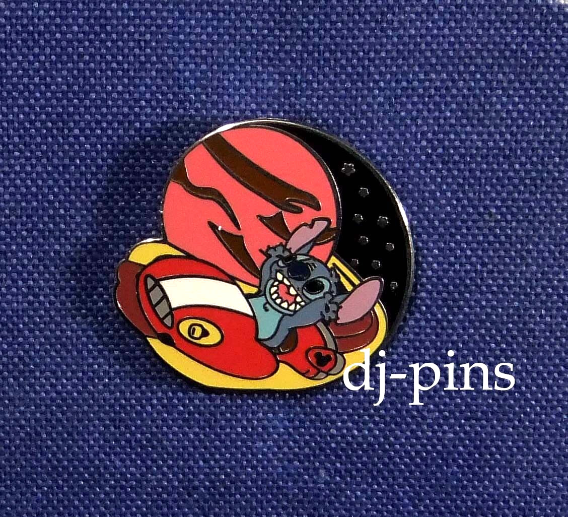 WDW Cast Lanyard 4 Stitch on a Flying Saucer Hands Up Disney Pin 42108