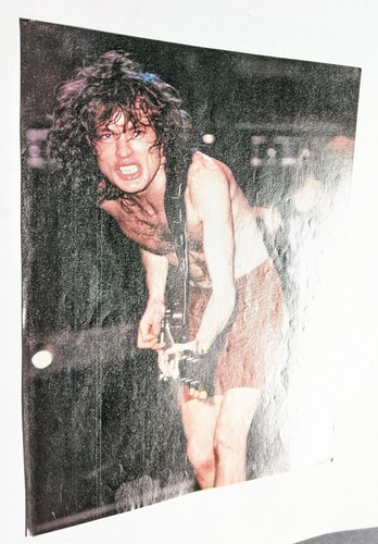 AC/DC / ANGUS YOUNG LIVE / 1980'S MAGAZINE FULL PAGE PINUP POSTER CLIPPING (2) - Picture 2 of 2