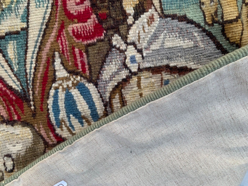 Tapisserie ancienne à l'aiguille de France En vente sur