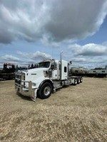 2015 Kenworth T800 Tri-Drive Semi Truck