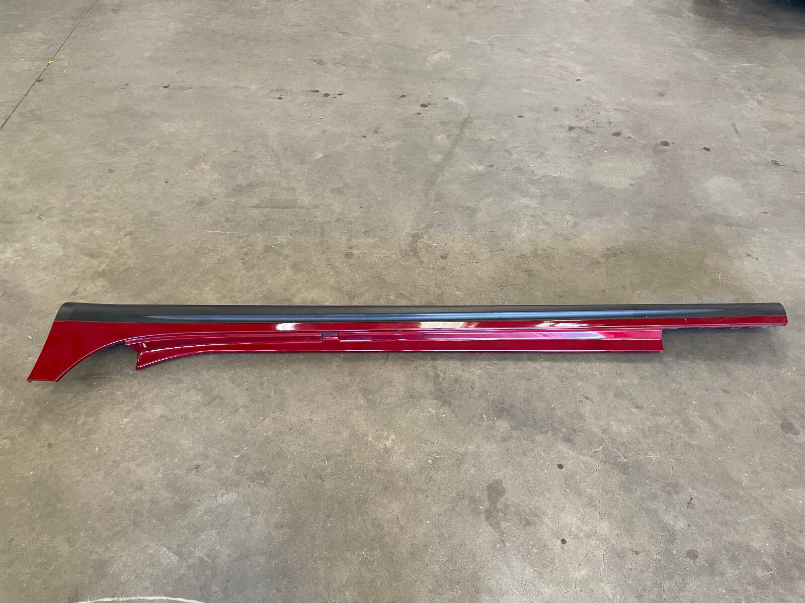 14-17 Maserati Ghibli S Left Side Skirt Rocker Panel Molding Trim Red 1504 OEM
