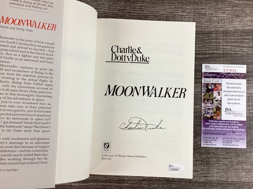 (SSG) CHARLIE DUKE NASA Apollo Astronaut Signed 1990 Book "Moonwalker" - JSA COA - Picture 2 of 12