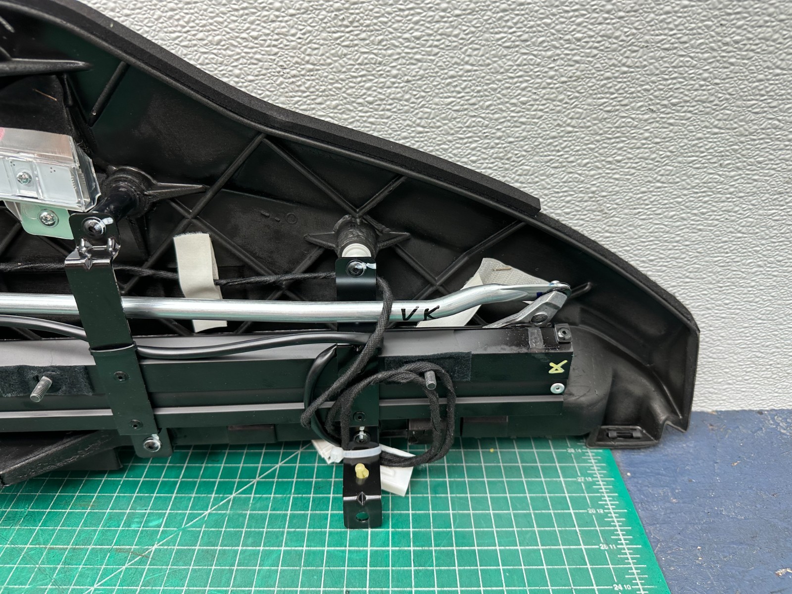 14-21 MASERATI GHIBLI - REAR GLASS SUNSHADE W/ 3RD BRAKE LIGHT OEM