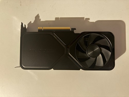 NVIDIA GeForce RTX 4070 Super Founders Edition 12 Go - Photo 8/9
