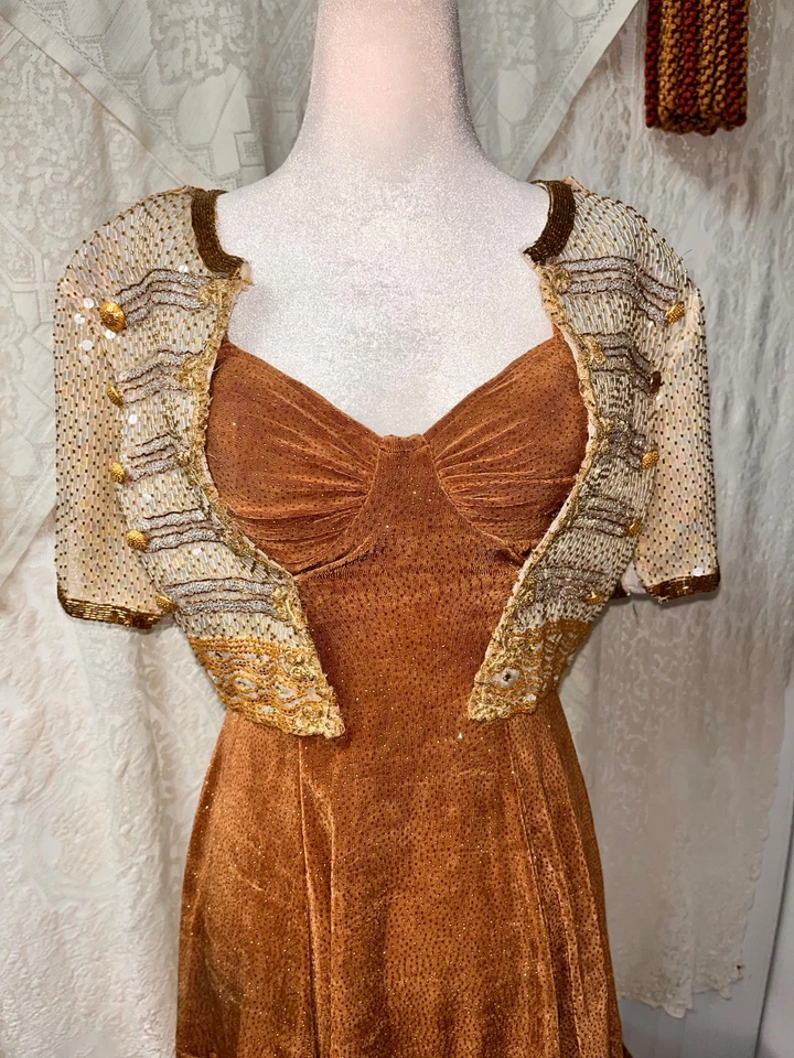 Mini Vestido Vintage Banda de Marcha Reelaborado Lentejuelas Hecho a Mano Teatral Foto 4 de 4